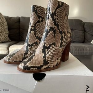 Aldo size 7 snakeskin heeled boot